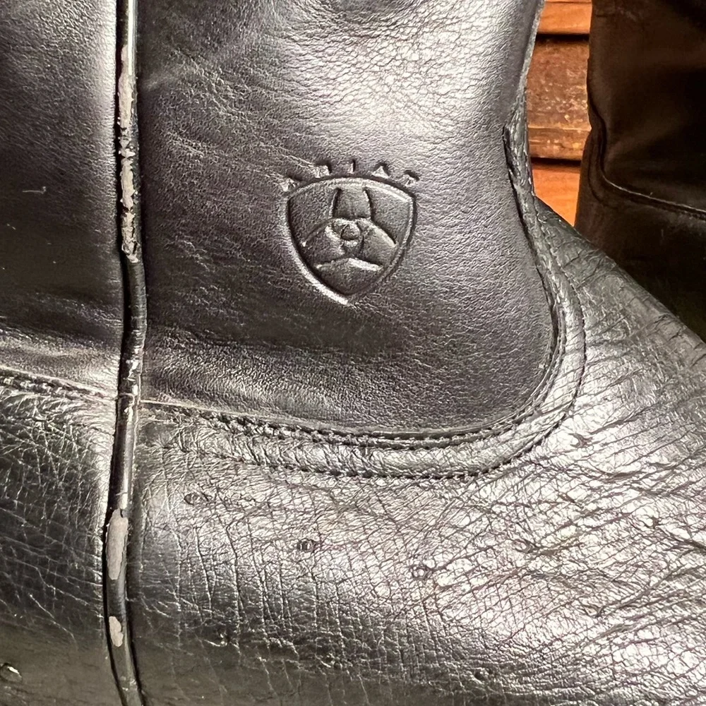 Free Shipping- 🙌 Men's- Ariat black leather cowboy work boots. Rounded toe.